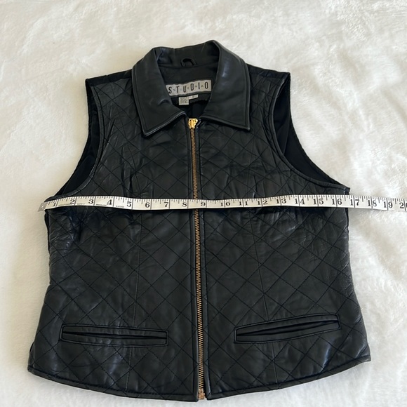 LEATHER FRONT VEST BY STUDIO SIENA BLACK LEATHER SIZE S. BACK IS MATERIAL. - Picture 13 of 16